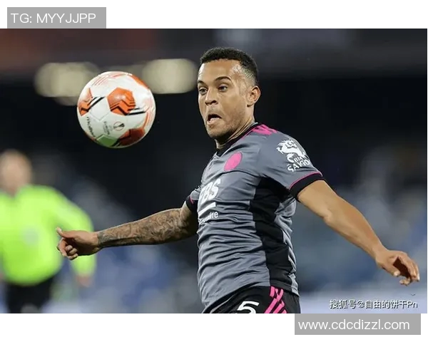 足球巨星告别赛场的感人瞬间与追忆往事的伤感视频合集